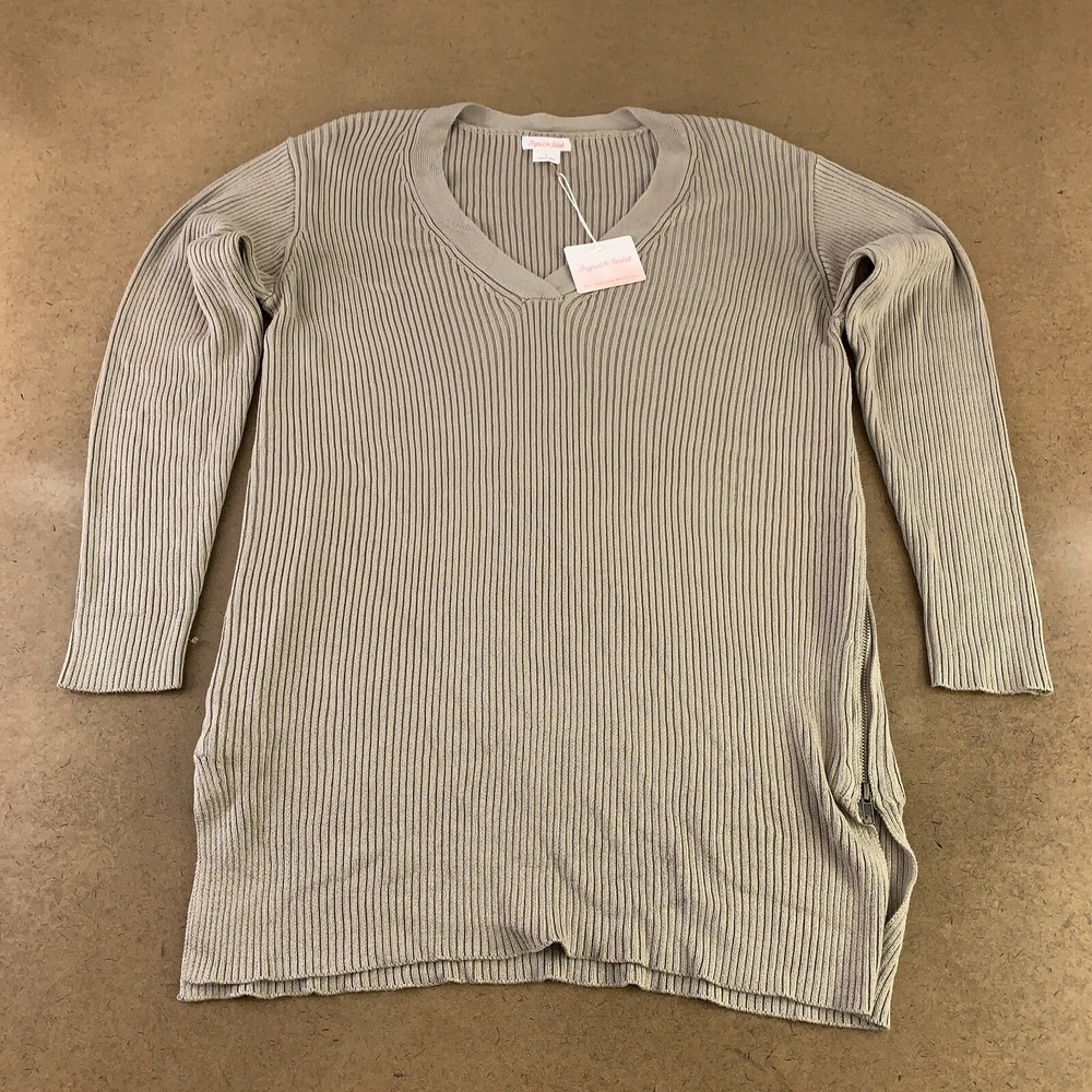 Ingrid & Isabel Women's Maternity Size Large Beige Side Zip Nursing Sweater NWT